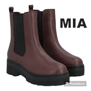 MIA- Women’s Cayden Burgundy Burnap Boots, NIB